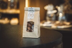 Amelies-Seelenfutter-Gesalzene-Erdnuesse-in-dunkler-Vollmilchschokolade-45.jpg Amelies Trinkschokolade "Edelkakao" im Nachfüllpack