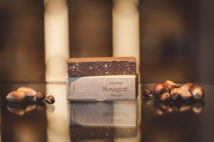 Nougatriegel-Erdnuss-Tonka Nougat Gugelhupf XXL